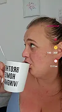 Snapshot of Blondibaby chatting on July 7, 2026, 9:46 am Blondibaby online show from July 7, 2026, 9:46 am