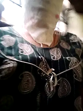 hotriya576599 online show from April 6, 2026, 12:06 pm