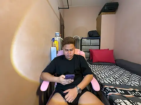 Snapshot of tipsy_butter chatting on August 3, 2026, 9:04 am tipsy butter online show from August 3, 2026, 9:04 am