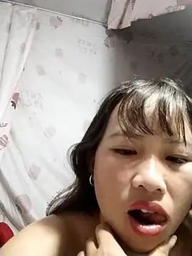 Snapshot of Yo-must chatting on July 10, 2026, 9:17 pm Yo-must online show from July 10, 2026, 9:17 pm