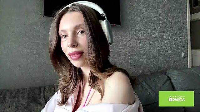 anycamx online show from April 15, 2026, 5:36 am