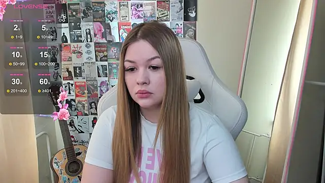 Snapshot of AmeliePeach chatting on May 4, 2026, 6:20 am AmeliePeach online show from May 4, 2026, 6:20 am