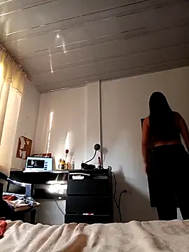 Leticia Hinkley  online show from April 12, 2026, 11:59 am
