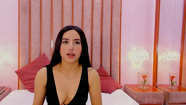 Snapshot of Zoe_Monrow chatting on May 20, 2026, 12:44 pm Zoe Monrow online show from May 20, 2026, 12:44 pm