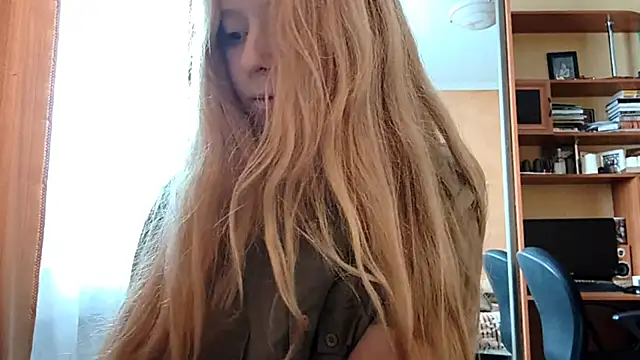 Snapshot of KateVibe_01 chatting on April 14, 2026, 3:34 am KateVibe 01 online show from April 14, 2026, 3:34 am