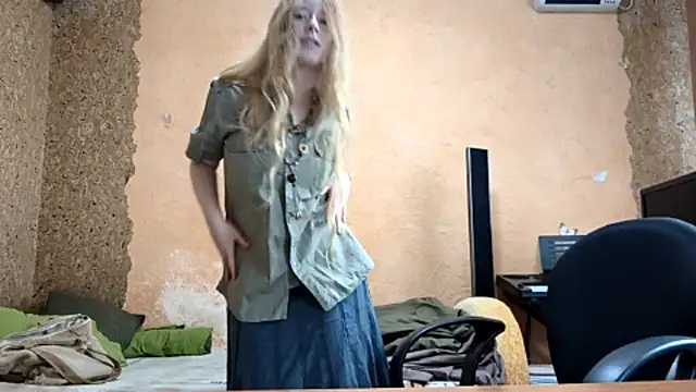Snapshot of KateVibe_01 chatting on April 21, 2026, 1:42 am KateVibe 01 online show from April 21, 2026, 1:42 am