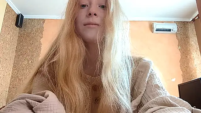 Snapshot of KateVibe_01 chatting on May 13, 2026, 10:38 pm KateVibe 01 online show from May 13, 2026, 10:38 pm
