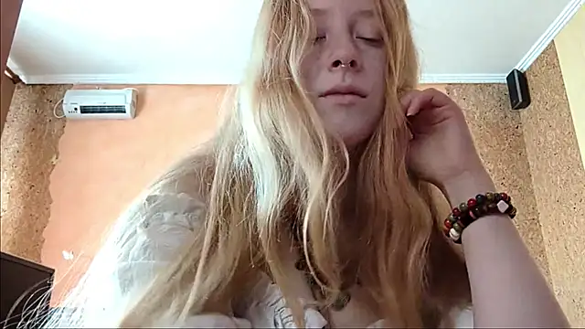 Snapshot of KateVibe_01 chatting on May 19, 2026, 11:22 pm KateVibe 01 online show from May 19, 2026, 11:22 pm