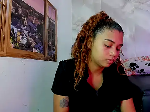EllyBloom online show from April 19, 2026, 1:43 pm