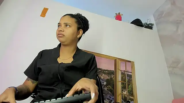 Snapshot of EllyBloom chatting on June 11, 2026, 1:09 pm EllyBloom online show from June 11, 2026, 1:09 pm