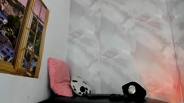 Snapshot of EllyBloom chatting on June 14, 2026, 1:35 pm EllyBloom online show from June 14, 2026, 1:35 pm