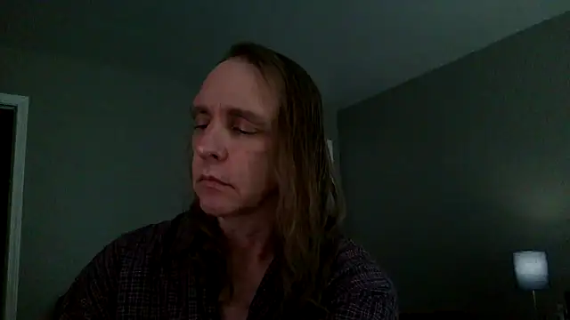 Snapshot of Magnus_Luv chatting on July 1, 2026, 6:40 pm Magnus Luv online show from July 1, 2026, 6:40 pm