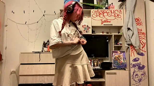 Snapshot of RedHeadCat chatting on April 4, 2026, 11:24 pm RedHeadCat online show from April 4, 2026, 11:24 pm