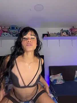 Snapshot of ChloeFox2 chatting on April 7, 2026, 3:51 am ChloeFox2 online show from April 7, 2026, 3:51 am