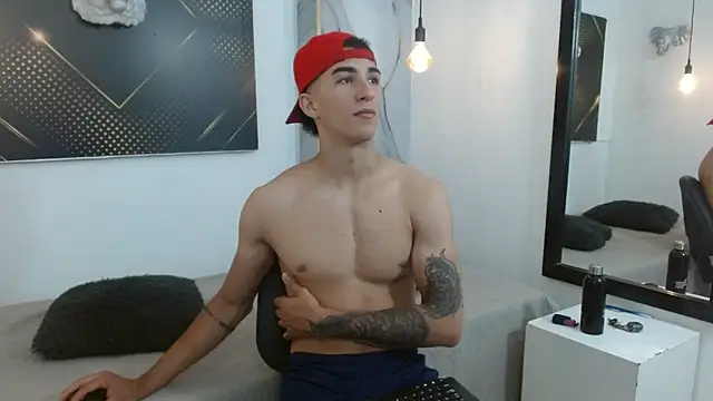 Snapshot of GoldenDesireX_ chatting on April 10, 2026, 7:51 pm GoldenDesireX online show from April 10, 2026, 7:51 pm