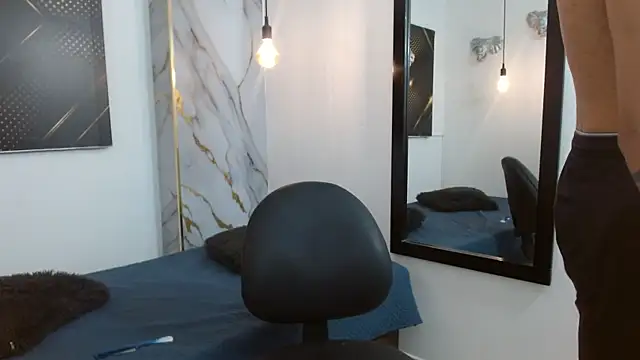 Snapshot of GoldenDesireX_ chatting on April 12, 2026, 7:19 pm GoldenDesireX online show from April 12, 2026, 7:19 pm