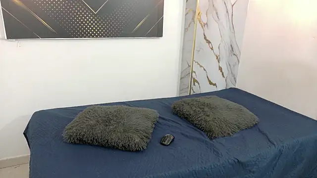 Snapshot of GoldenDesireX_ chatting on May 18, 2026, 6:58 pm GoldenDesireX online show from May 18, 2026, 6:58 pm