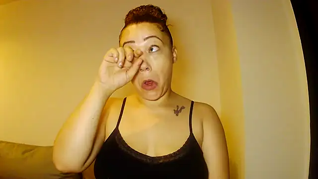 Snapshot of Theone_T chatting on July 10, 2026, 7:01 am Theone T online show from July 10, 2026, 7:01 am