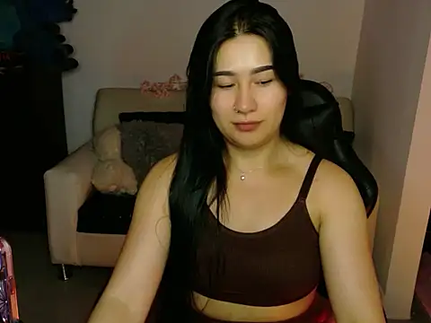 EvelynLeen  online show from April 24, 2026, 8:00 pm