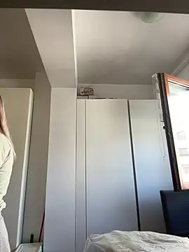 SweetLilTrouble online show from April 6, 2026, 9:43 am