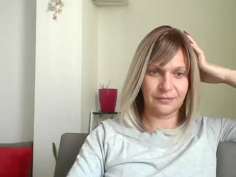 Snapshot of SweetLilTrouble chatting on April 28, 2026, 11:26 am SweetLilTrouble online show from April 28, 2026, 11:26 am