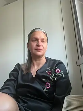 Snapshot of SweetLilTrouble chatting on May 3, 2026, 8:20 am SweetLilTrouble online show from May 3, 2026, 8:20 am