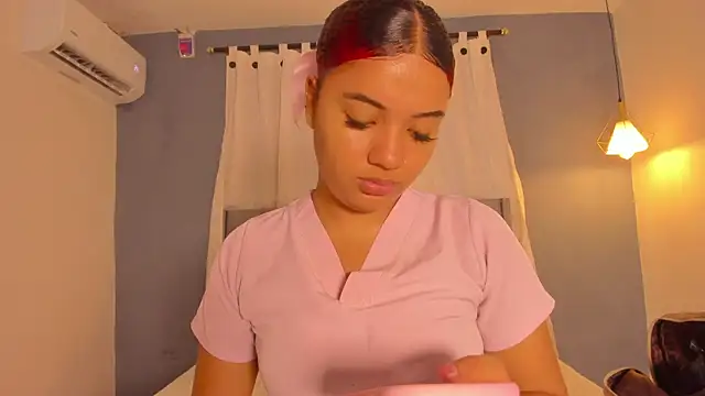 sweetkimmie  online show from April 22, 2026, 11:23 am
