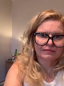 Snapshot of Love_Lee_xo chatting on April 25, 2026, 2:14 pm Love Lee xo online show from April 25, 2026, 2:14 pm