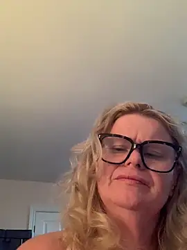 Snapshot of Love_Lee_xo chatting on May 12, 2026, 12:19 am Love Lee xo online show from May 12, 2026, 12:19 am