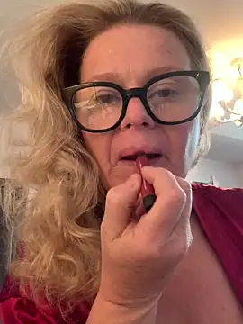 Snapshot of Love_Lee_xo chatting on June 9, 2026, 12:50 pm Love Lee xo online show from June 9, 2026, 12:50 pm