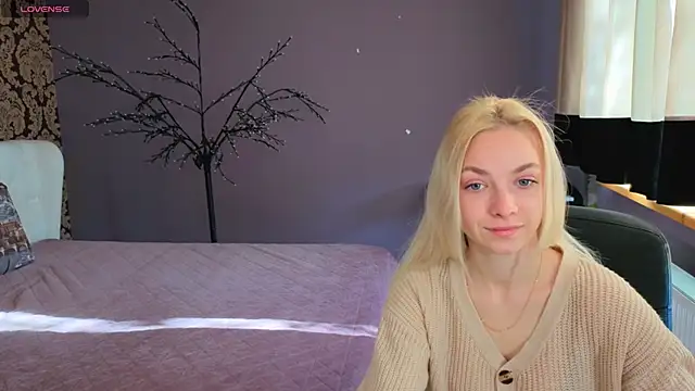SonnySofia online show from May 4, 2026, 5:47 am