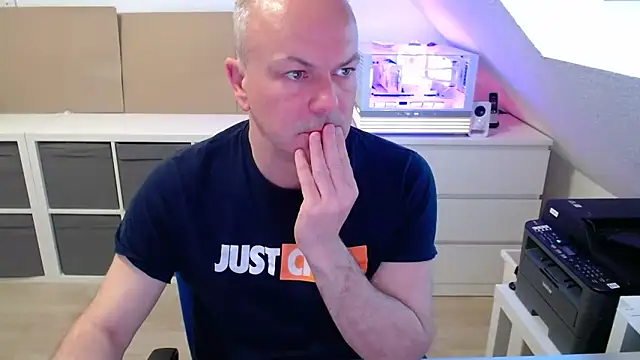 ChatMax30xxx online show from April 7, 2026, 7:20 am