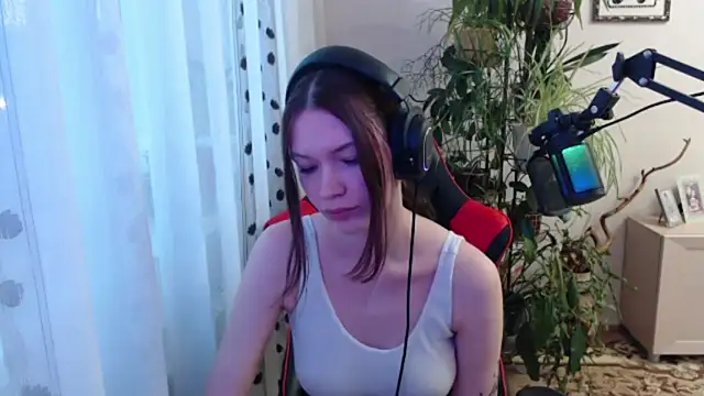 PunyKnee online show from April 20, 2026, 3:04 pm
