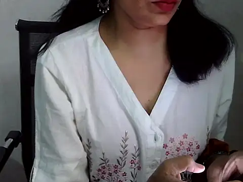 lustybebo online show from April 7, 2026, 4:46 am