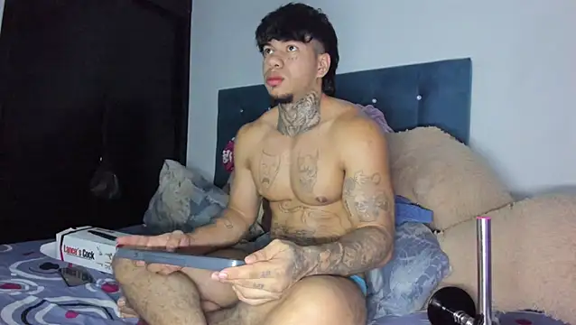 Snapshot of daamonxxx19_ chatting on April 14, 2026, 2:17 am daamonxxx19 online show from April 14, 2026, 2:17 am