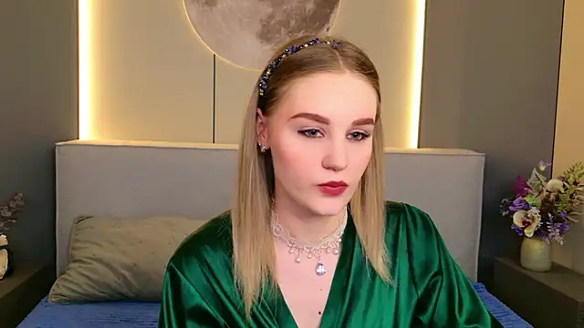Snapshot of Molly_Voses chatting on June 23, 2026, 8:51 pm Molly Voses online show from June 23, 2026, 8:51 pm