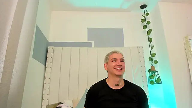 Snapshot of sebas_and_vanessa chatting on April 9, 2026, 7:52 pm sebas and vanessa online show from April 9, 2026, 7:52 pm