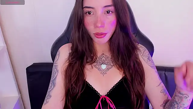 Cata Jonees online show from April 20, 2026, 7:15 pm