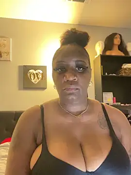 Snapshot of amberchill26 chatting on June 3, 2026, 2:33 pm amberchill26 online show from June 3, 2026, 2:33 pm