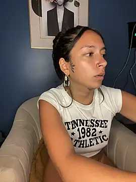 DulceLatinaxo online show from April 28, 2026, 2:27 am