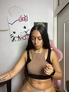 Snapshot of DulceLatinaxo chatting on July 7, 2026, 6:47 am DulceLatinaxo online show from July 7, 2026, 6:47 am