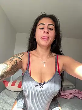lunasex06 online show from May 15, 2026, 1:40 pm