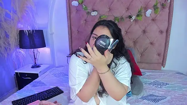 Snapshot of ROSELEI_ chatting on May 27, 2026, 4:31 am ROSELEI online show from May 27, 2026, 4:31 am