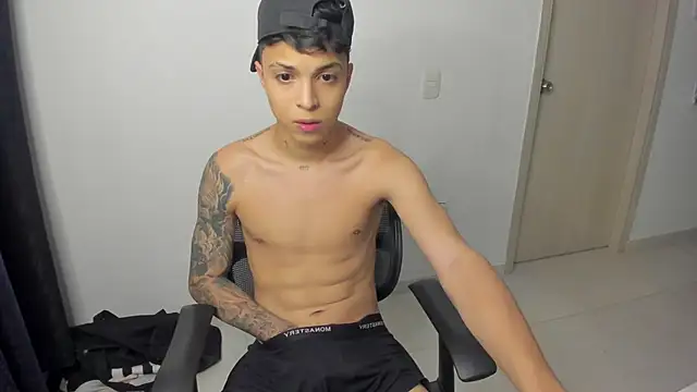 Snapshot of ZAndrew_Gold chatting on May 29, 2026, 3:59 am ZAndrew Gold online show from May 29, 2026, 3:59 am