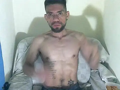 Snapshot of thomas2wood chatting on June 14, 2026, 2:24 am thomas2wood online show from June 14, 2026, 2:24 am