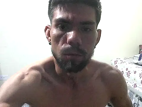 Snapshot of thomas2wood chatting on July 13, 2026, 11:07 pm thomas2wood online show from July 13, 2026, 11:07 pm