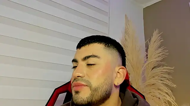 Snapshot of Alexander_Diazz chatting on May 4, 2026, 1:51 pm Alexander Diazz online show from May 4, 2026, 1:51 pm