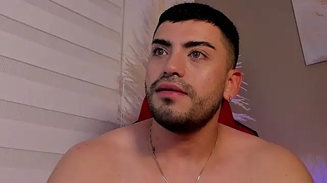 Snapshot of Alexander_Diazz chatting on May 16, 2026, 12:29 am Alexander Diazz online show from May 16, 2026, 12:29 am