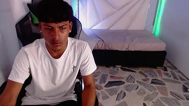 Snapshot of Angel_foxc_ chatting on April 7, 2026, 10:20 pm Angel foxc online show from April 7, 2026, 10:20 pm