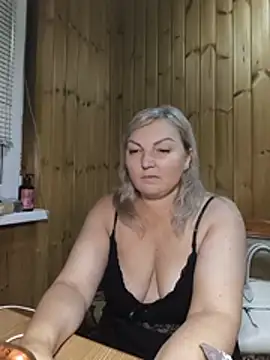 Snapshot of White-Chocolatte chatting on June 5, 2026, 7:41 pm White-Chocolatte online show from June 5, 2026, 7:41 pm